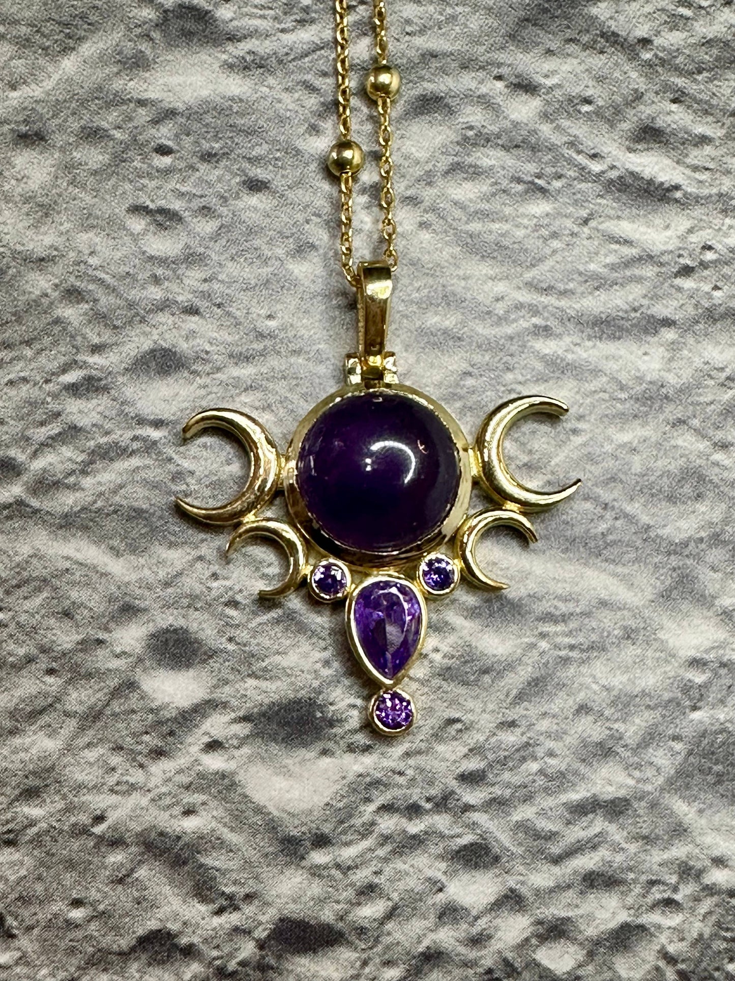 FIVE MOONS AMETHYST Necklace