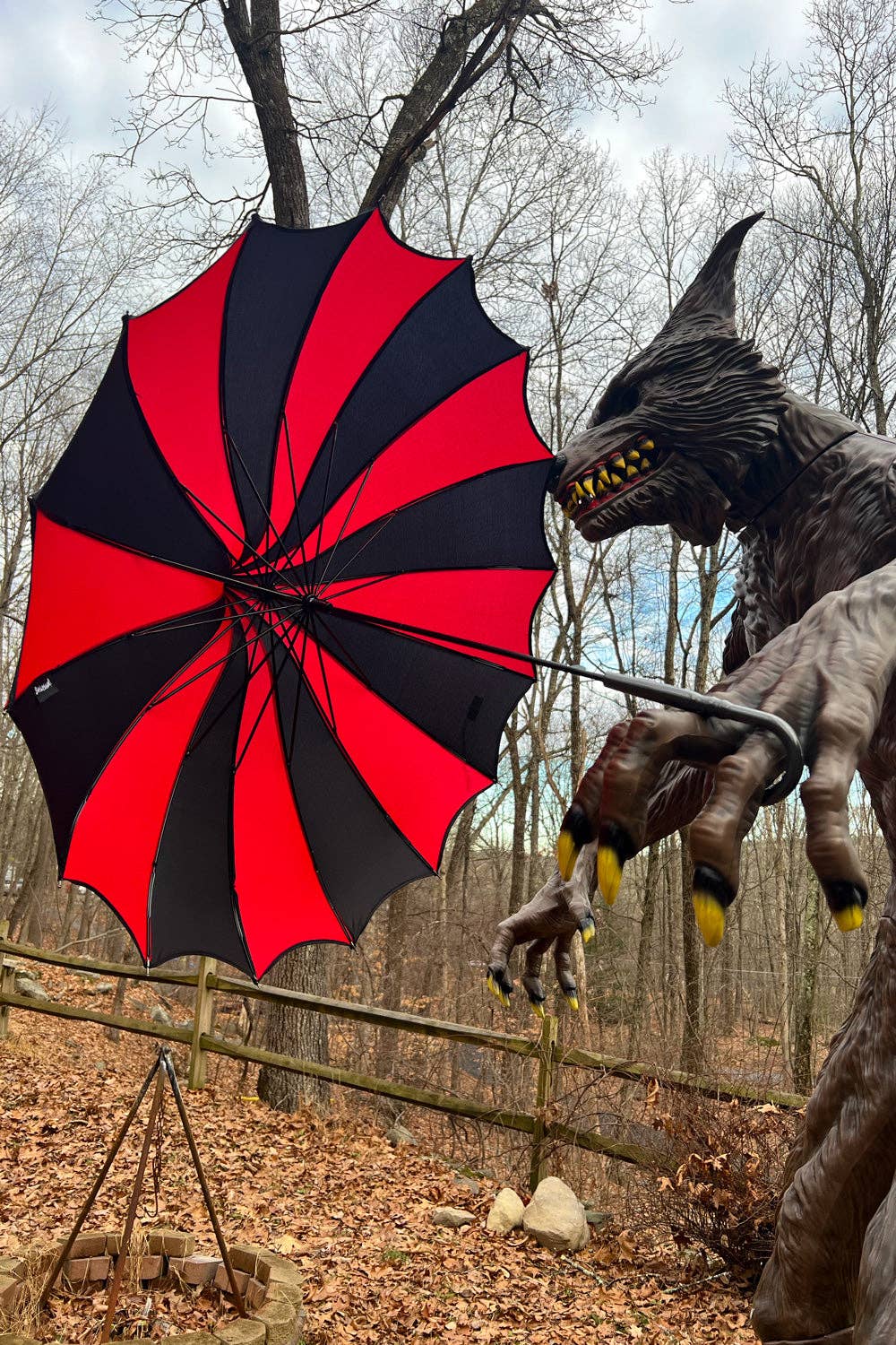 Batwing Pagoda Umbrella [BLACK/RED STRIPED]