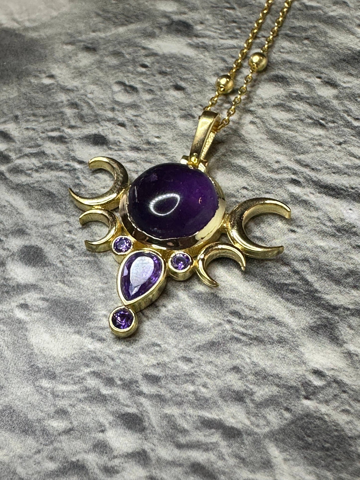FIVE MOONS AMETHYST Necklace