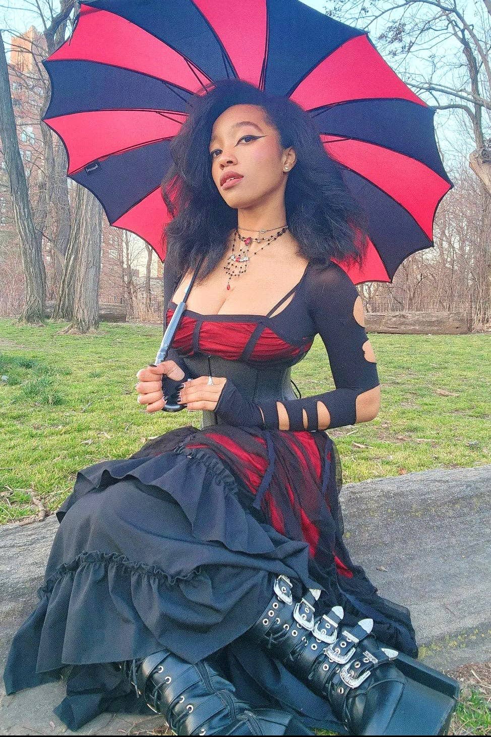 Batwing Pagoda Umbrella [BLACK/RED STRIPED]