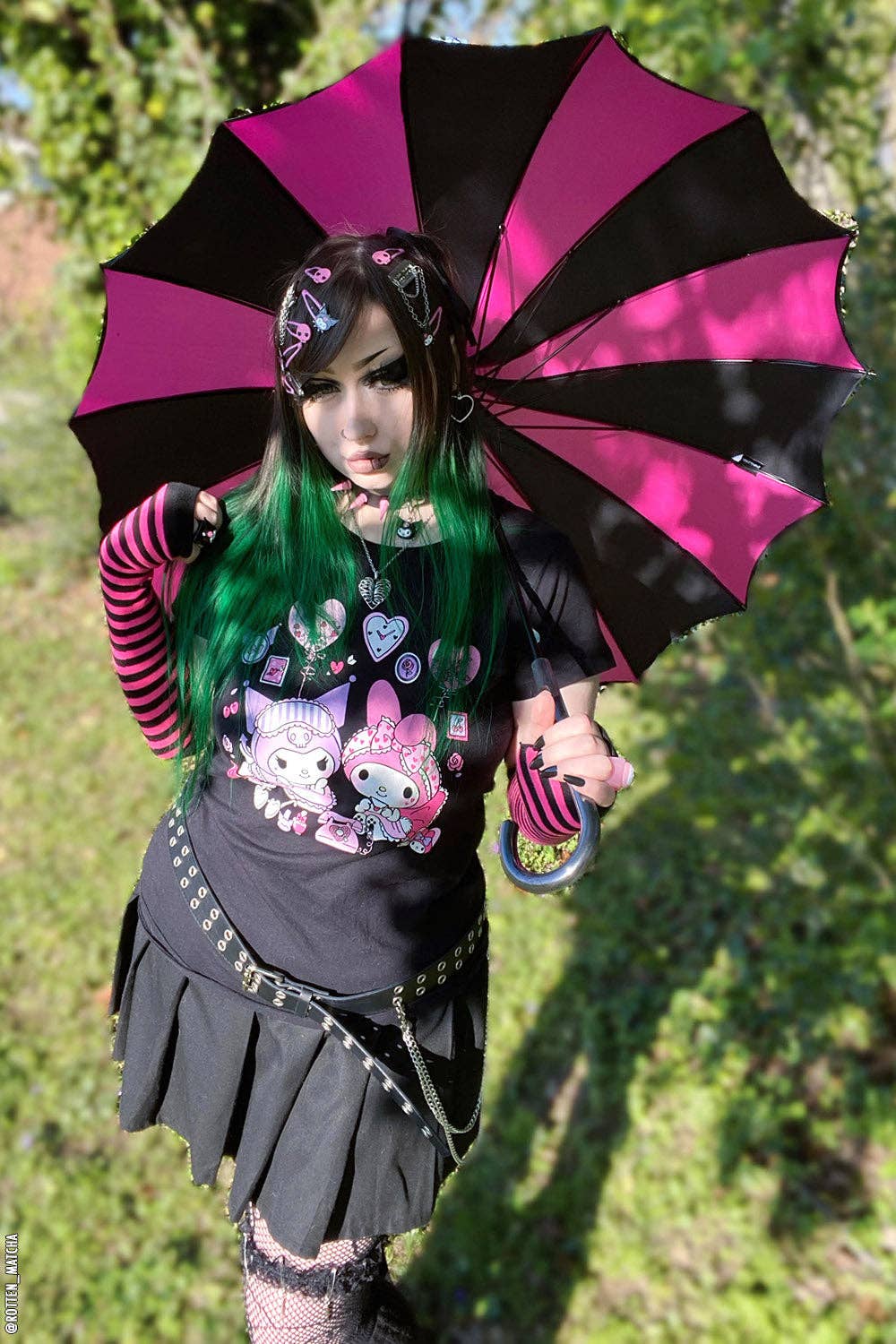 Batwing Pagoda Umbrella [BLACK/HOT PINK STRIPED]