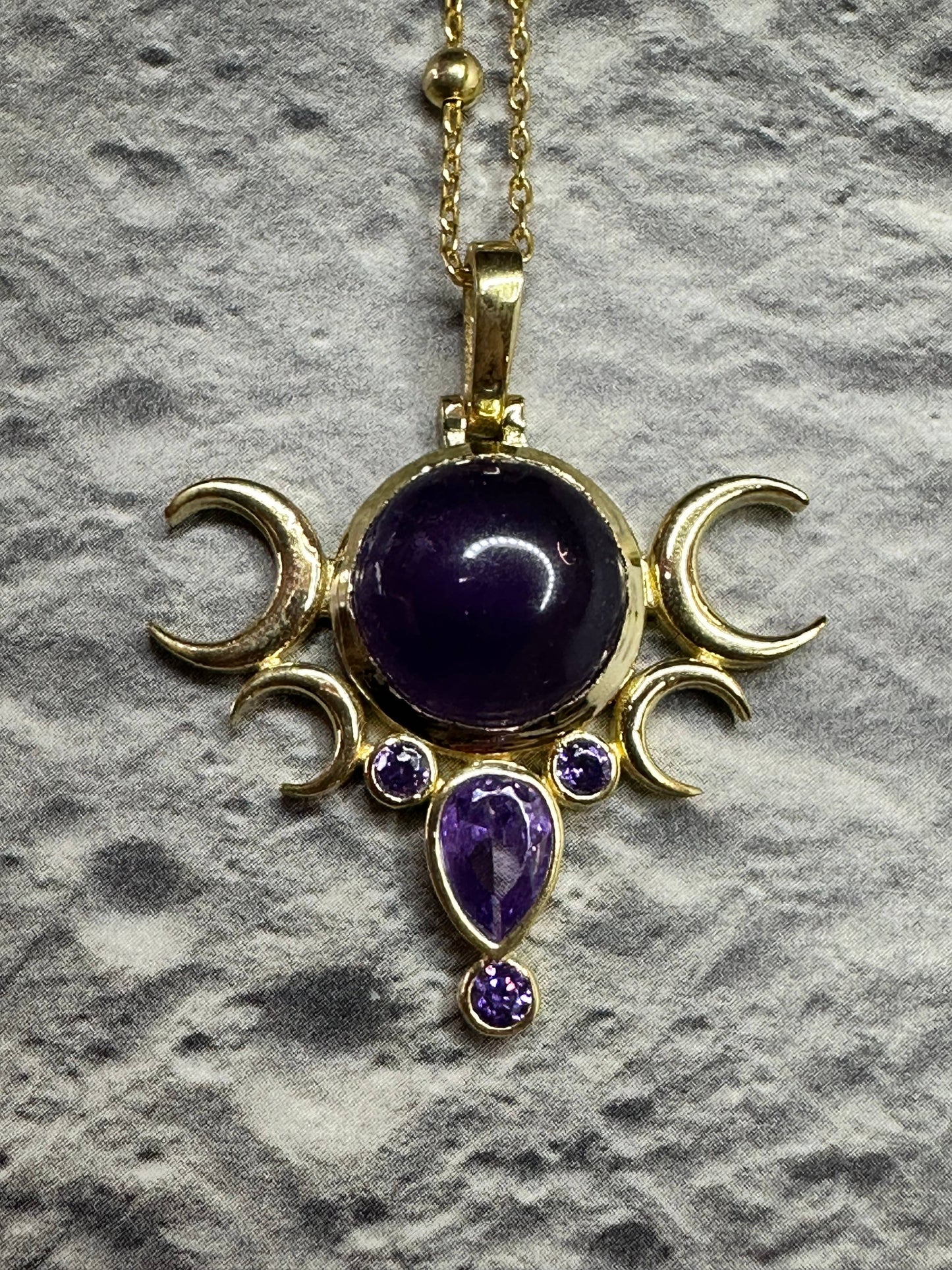 FIVE MOONS AMETHYST Necklace