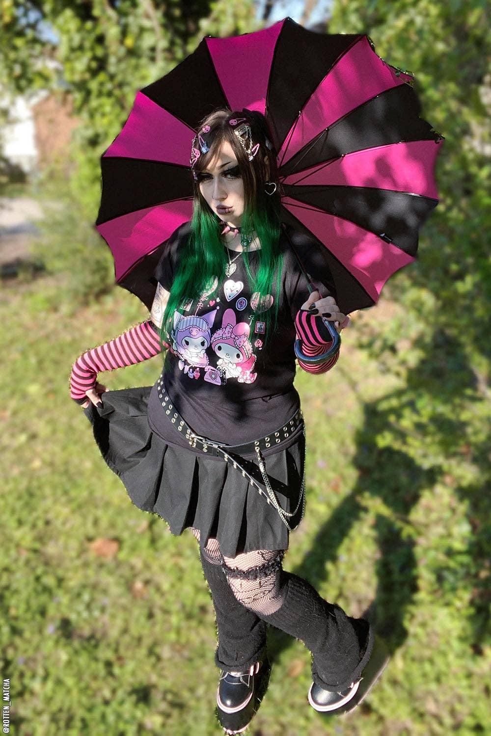 Batwing Pagoda Umbrella [BLACK/HOT PINK STRIPED]