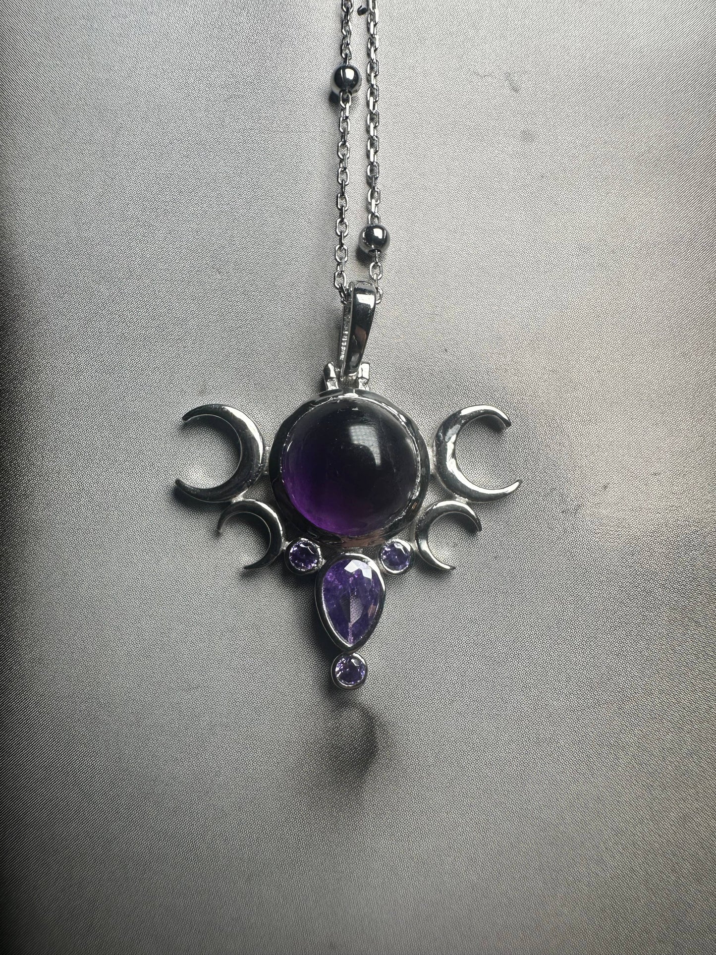 FIVE MOONS AMETHYST Necklace