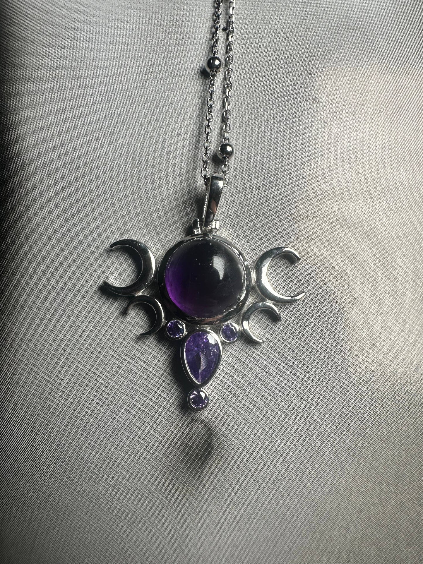 FIVE MOONS AMETHYST Necklace