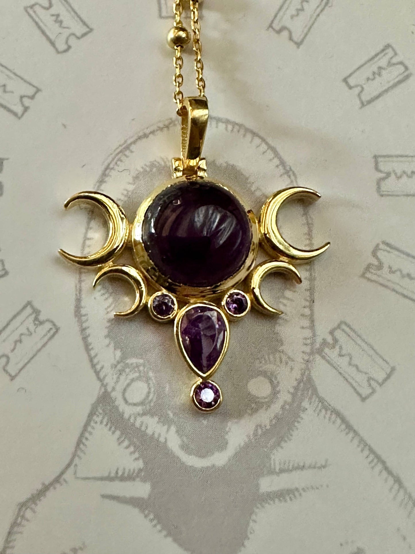 FIVE MOONS AMETHYST Necklace