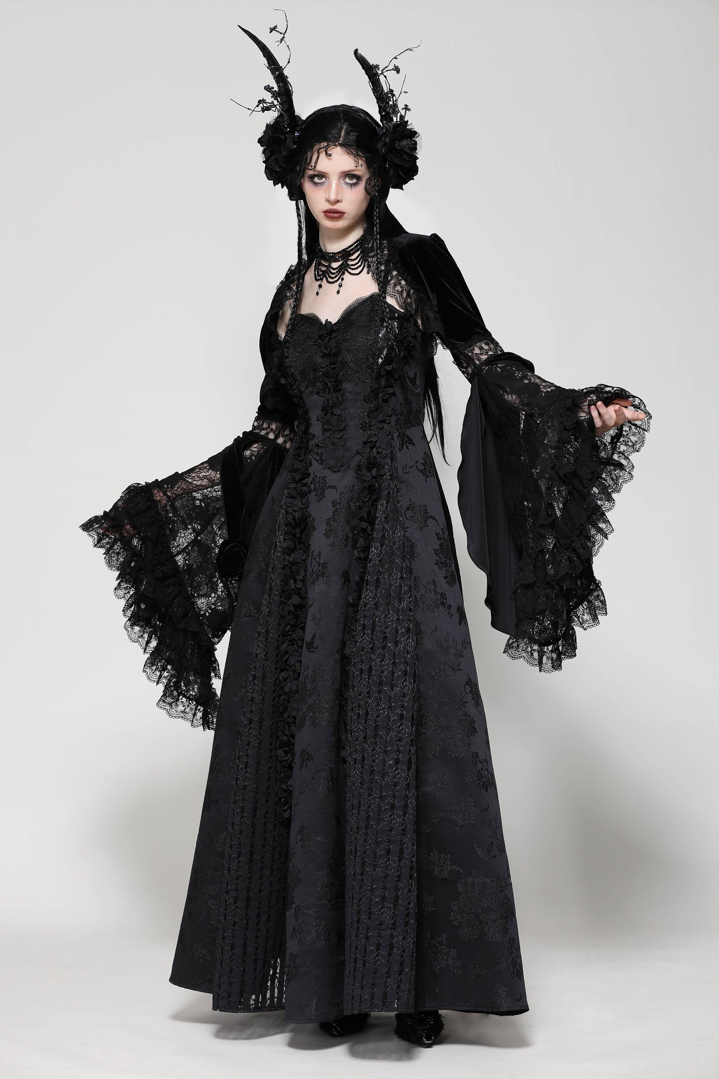 Lace cape with flower bell sleeve