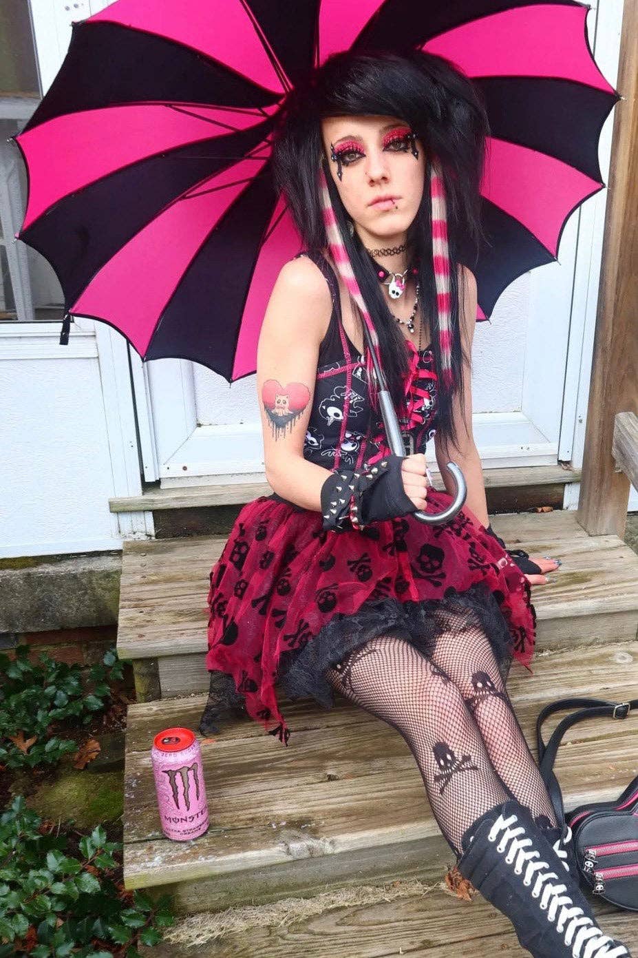 Batwing Pagoda Umbrella [BLACK/HOT PINK STRIPED]