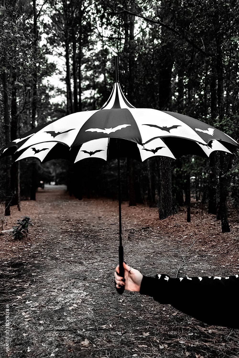 Batwing Pagoda Umbrella [Batty Black/White]